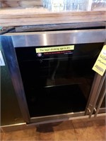 (1) MAGIC CHEF SS BUILT-IN BEVERAGE COOLER