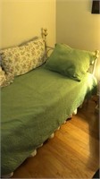 Daybed - Bedding included