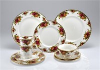 Royal Albert Old Country Roses dinner service