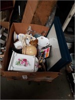 Box of picture frames and miscellaneous