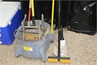 Mop bucket with mop