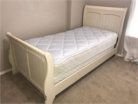 CREAM COTTAGE WHITE WOOD TWIN BED