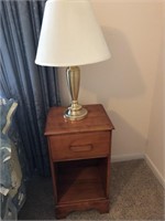 Lot Small night stand with lamp