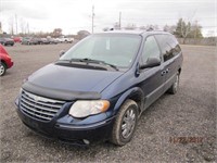 2005 CHRYSLER TOWN & COUNTRY LIMITED 235540 KMS