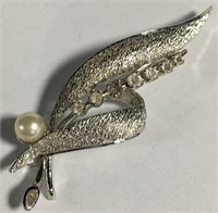 Sterling Silver Pin With Clear Stones And Pearl