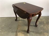 Small drop leaf table; small mahogany Queenanne