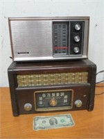 Vintage General Electric GE 203 Tube Radio