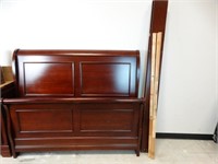 Traditional Sleigh Bed
