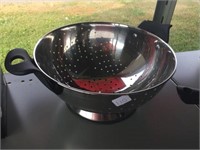 STRAINER MISSING ONE HANDLE