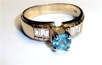 Bague en vrai topaz bleu avec zircons, or 10K