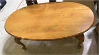 Oval top oak side coffee table with cabriole