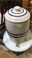 4 gallon drink crock with spigot and a lid with