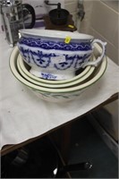 Three Decretive Bowls and Blue and White Potty