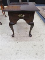 MAHOGANY QUEEN ANNE END TABLE BY STATTON