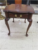 MAHOGANY END TABLE BY HARDEN 23.5"T X 19"W X 26"D