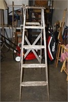 Wooden Step Ladder 57H
