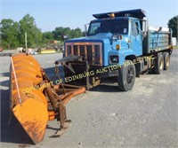 1998 INTERNATIONAL 15' DUMP TRUCK W/ 12' PLOW