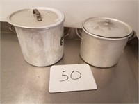 2 pots with lids