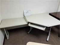 Corner computer table