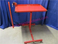 roll around work tool tray with small vise (red)