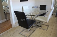 Black / White Leatherette Chairs & Glass TableTop