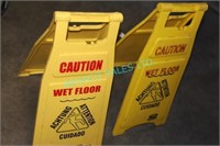 LOT, 2X, YELLOW CAUTION SIGNS