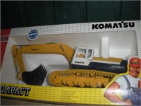 KOMATSU-PC400-LC-5 Excavator-1/32 Scale Die Cast