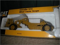 ERTL-CAT 631E Wheel Tractor Scraper-1/50