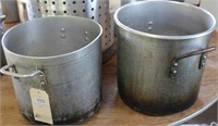2 aluminum cook pots