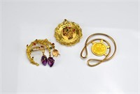 Lot of gold jewellery incl. pendants & brooch