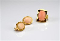 Yellow gold and coral ring and earrings
