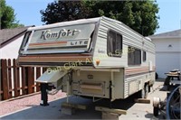 1986 Komfort Lite 22' Fifth-Wheel Camper