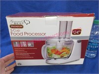 3-cup food processor - never used