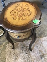 SMALL OVAL TABLE