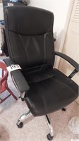 NICE CHROME AND FAUX LEATHER OFFICE CHAIR IN VERY