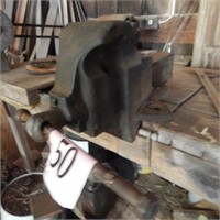 LARGE BENCH MOUNT VISE