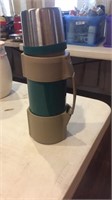 Thermos container with handle