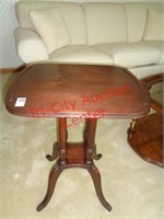 Antique / vintage end table