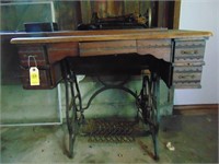 Singer Sewing Desk w. Attachments!!