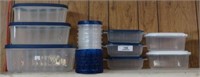 GROUP OF PLASTIC CONTAINERS W/ LIDS