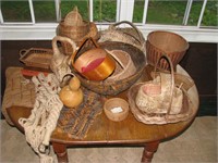 Group of Baskets, Décor