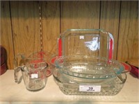 GROUP OF PYREX BAKEWARE & MEASURING CUPS