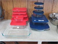 QTY OF PYREX BAKEWARE W/ LIDS