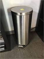 Aluminum trashcan