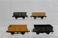HO Trains Hornby, Mecanno Flat Bed & Box Freights