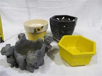 Group of 4 flower pots