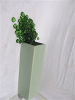Green vase w. green marble pieces