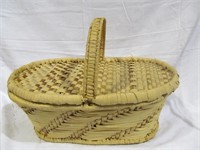 Oval picnic basket