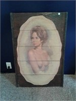 Portrait of naked lady on wood slats