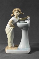 Lladro Clean Up Time #4838 Retired 7in Tall